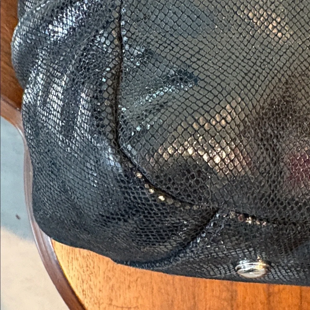 B. Makowsky  shoulder bag  soft brushed leather  black/Silvertone 2 outside pock